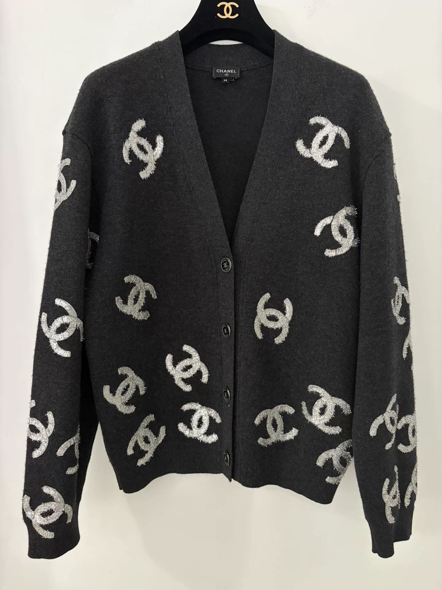 Chanel Chanel 22A Logo Silver Thread Cardigan Size 38 Size US M / EU 48-50 / 2 - 1 Thumbnail