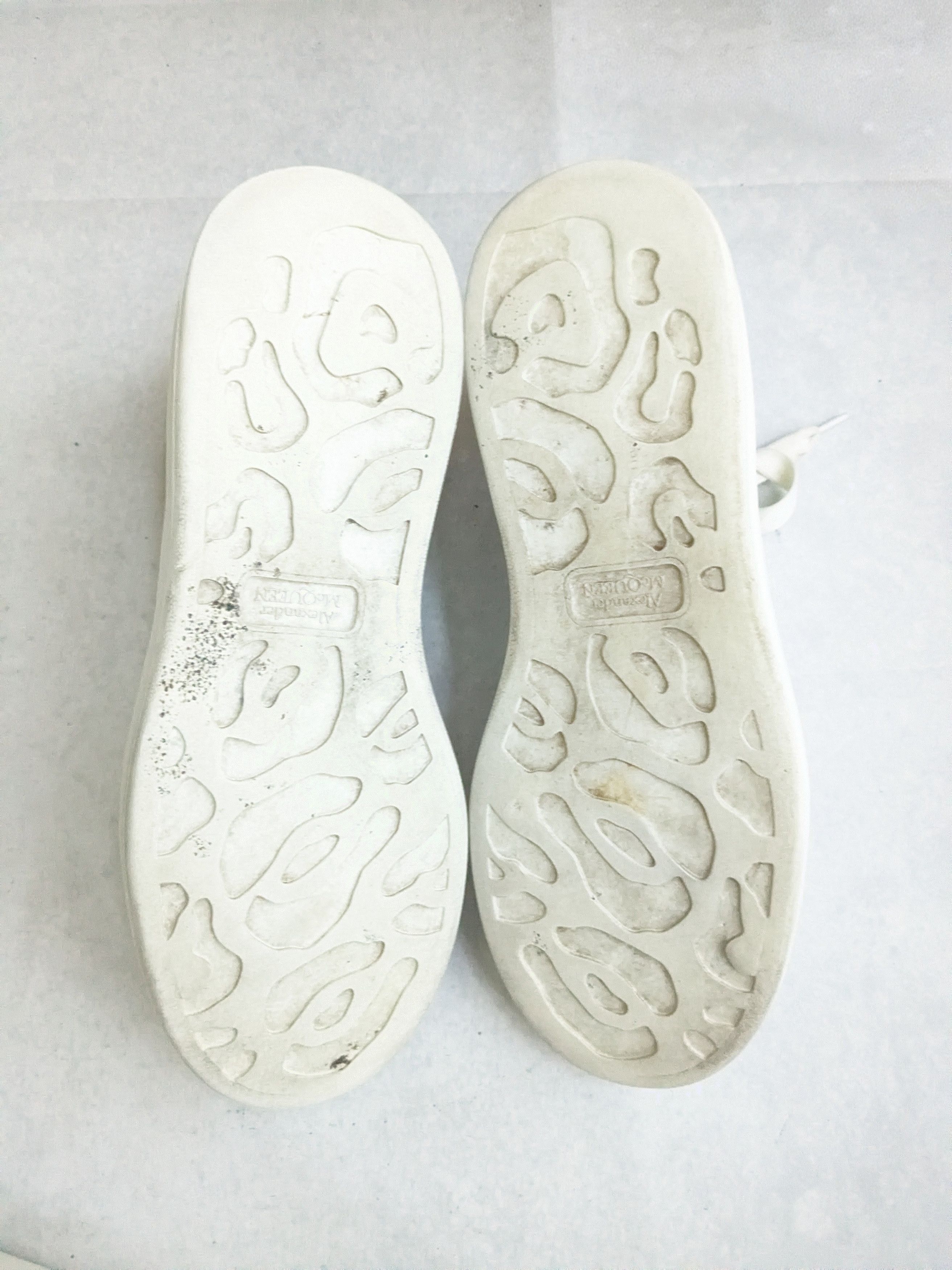 Alexander McQueen Alexander Mcqueen Oversized Larry Sneakers 10 43 White Size US 10 / EU 43 - 16 Thumbnail