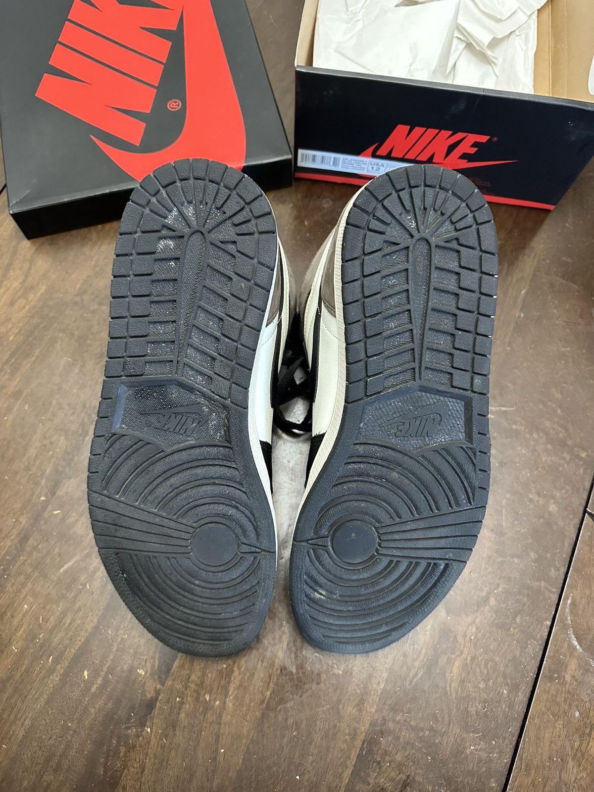 Nike Jordan 1 Dark Mocha High Size US 12 / EU 45 - 3 Thumbnail