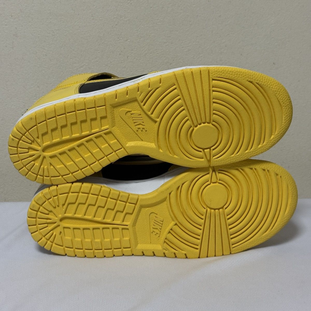 Nike 1999 NIKE DUNK HIGH LE NYC NEW YORK CITY GOLDENROD Size US 8 / EU 41 - 9 Thumbnail
