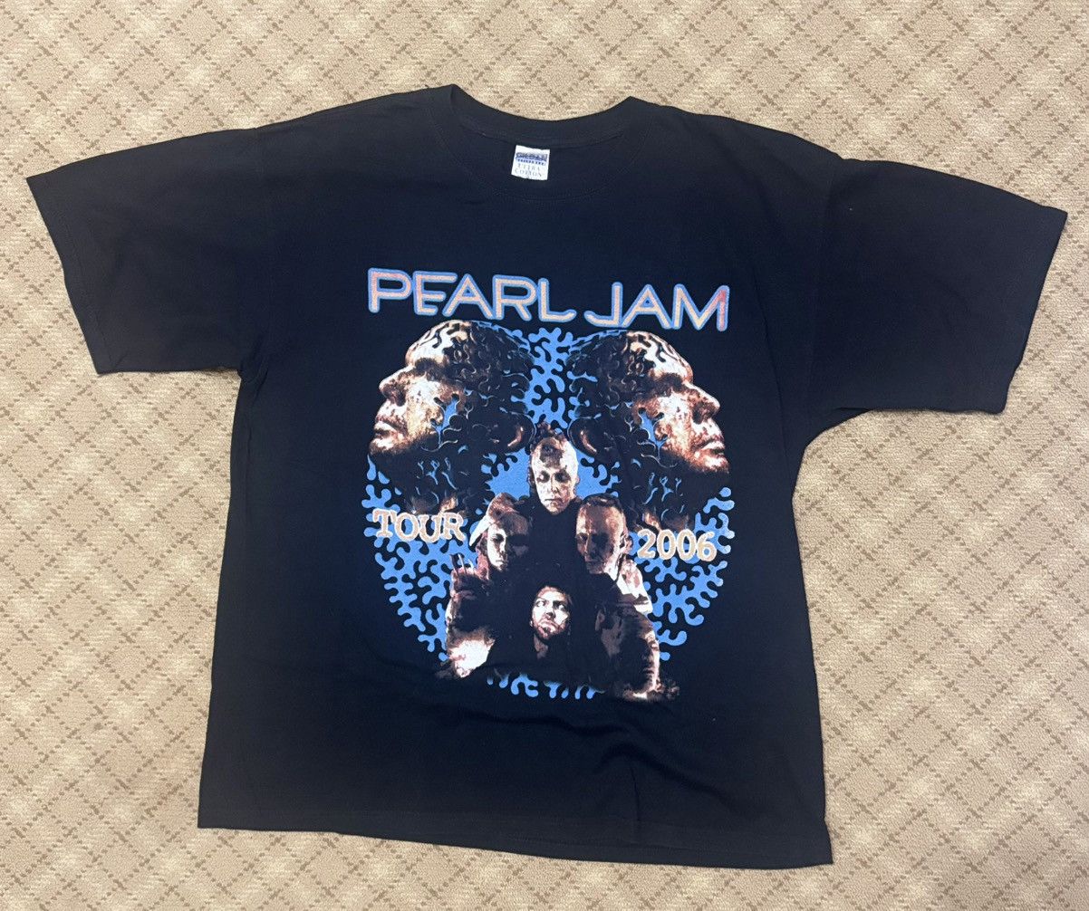 Gildan Pearl Jam 2006 Tour Tee (Avocado Album Era) Size US XL / EU 56 / 4 - 1 Thumbnail
