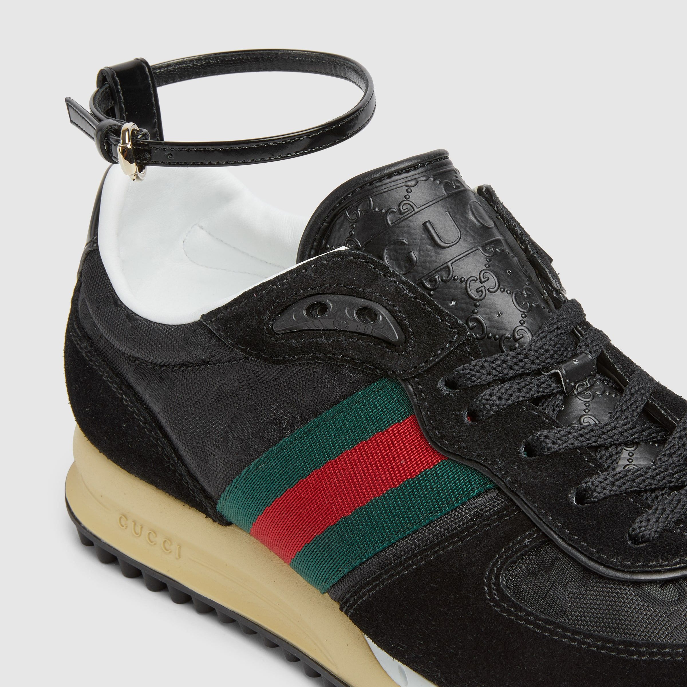 oc11z1025 Re-Motion Sneakers in Black