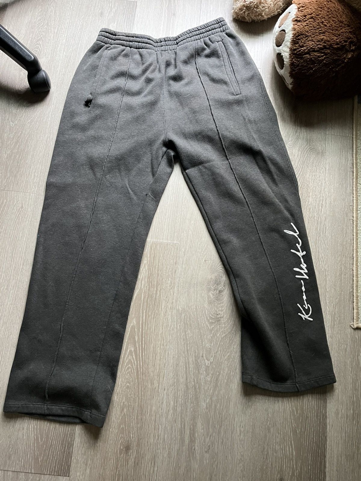 Other kiss hotel 1of1 sweatpants Size US 30 / EU 46 - 1 Thumbnail