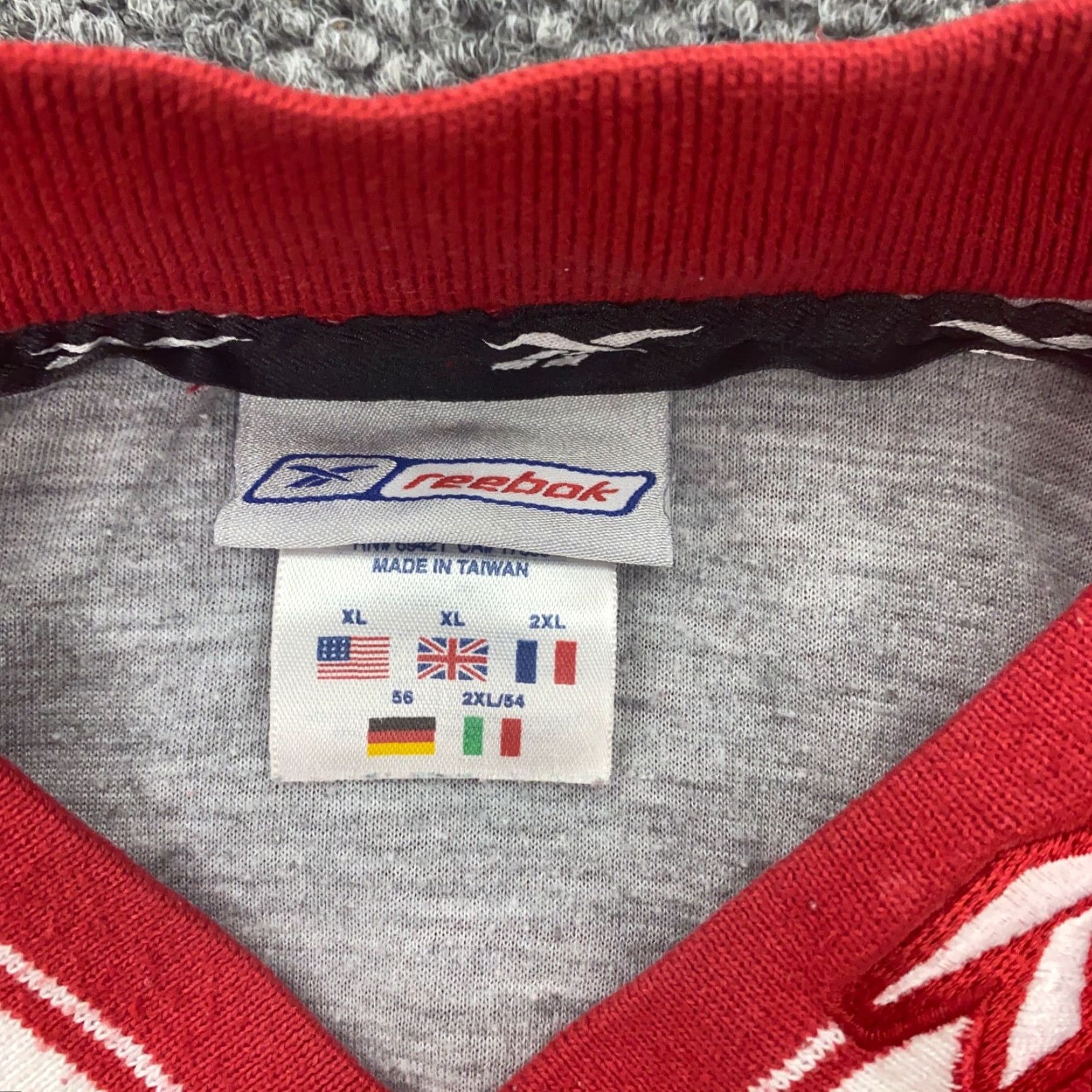Reebok VINTAGE Reebok Pullover Shirt Mens XL Red V-Neck Pockets 90s Lined Sleeveless Size US XL / EU 56 / 4 - 7 Thumbnail