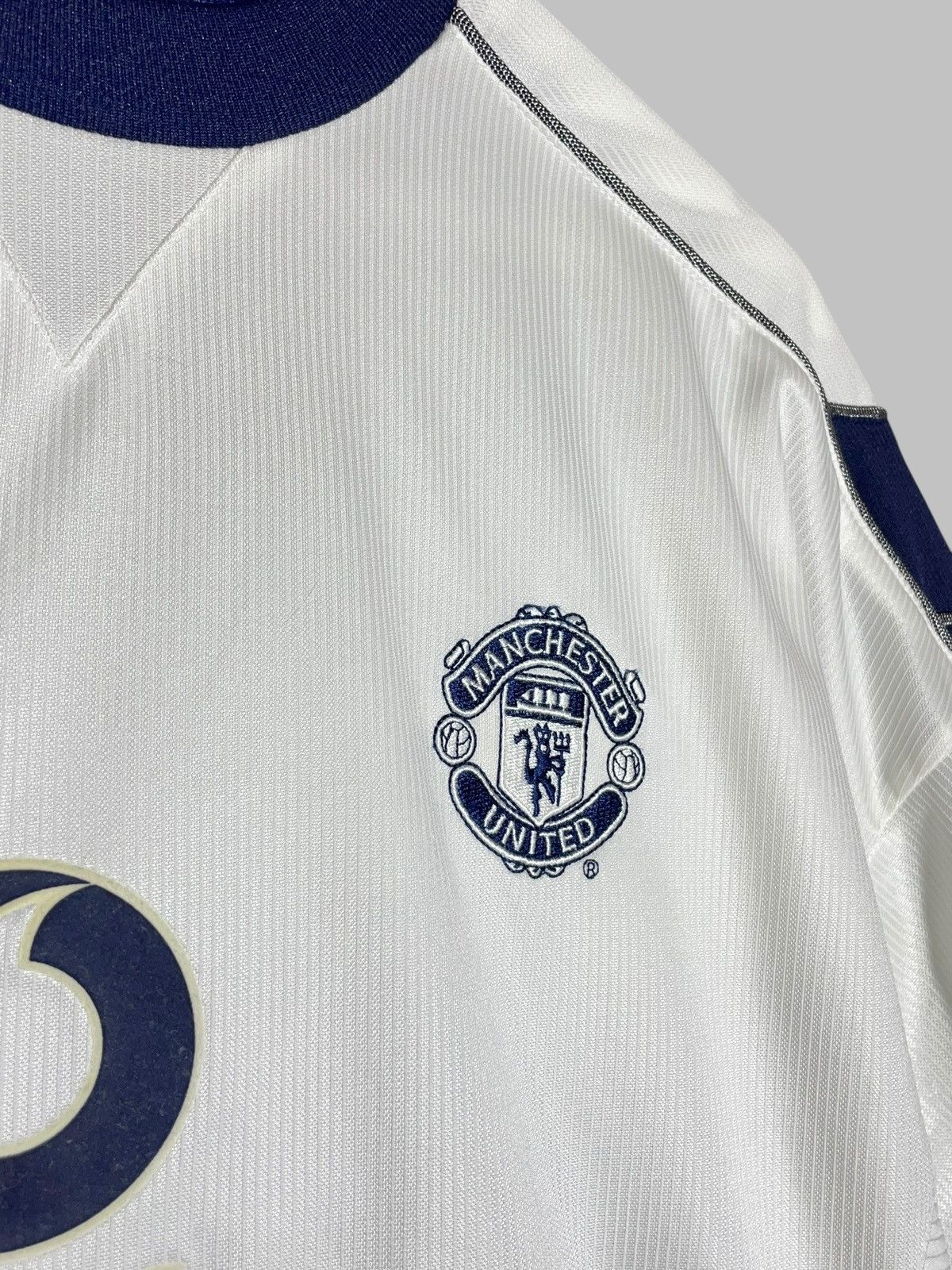 Umbro × Vintage Manchester United Umbro 2000/01 Away Vintage Football Shirt Size US L / EU 52-54 / 3 - 4 Thumbnail