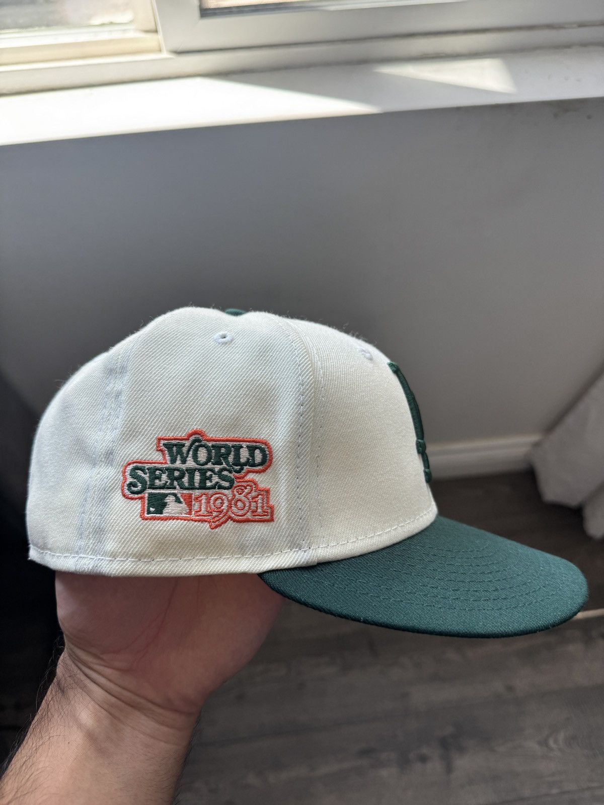 New Era Used Rare Los Angeles Dodgers New Era Fitted - Size 7 1/8 Size ONE SIZE - 3 Thumbnail