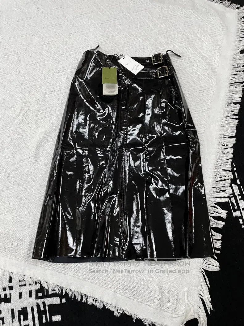 Gucci Gucci Black patent leather skirt Size 26" / US 2 / IT 38 - 1 Thumbnail