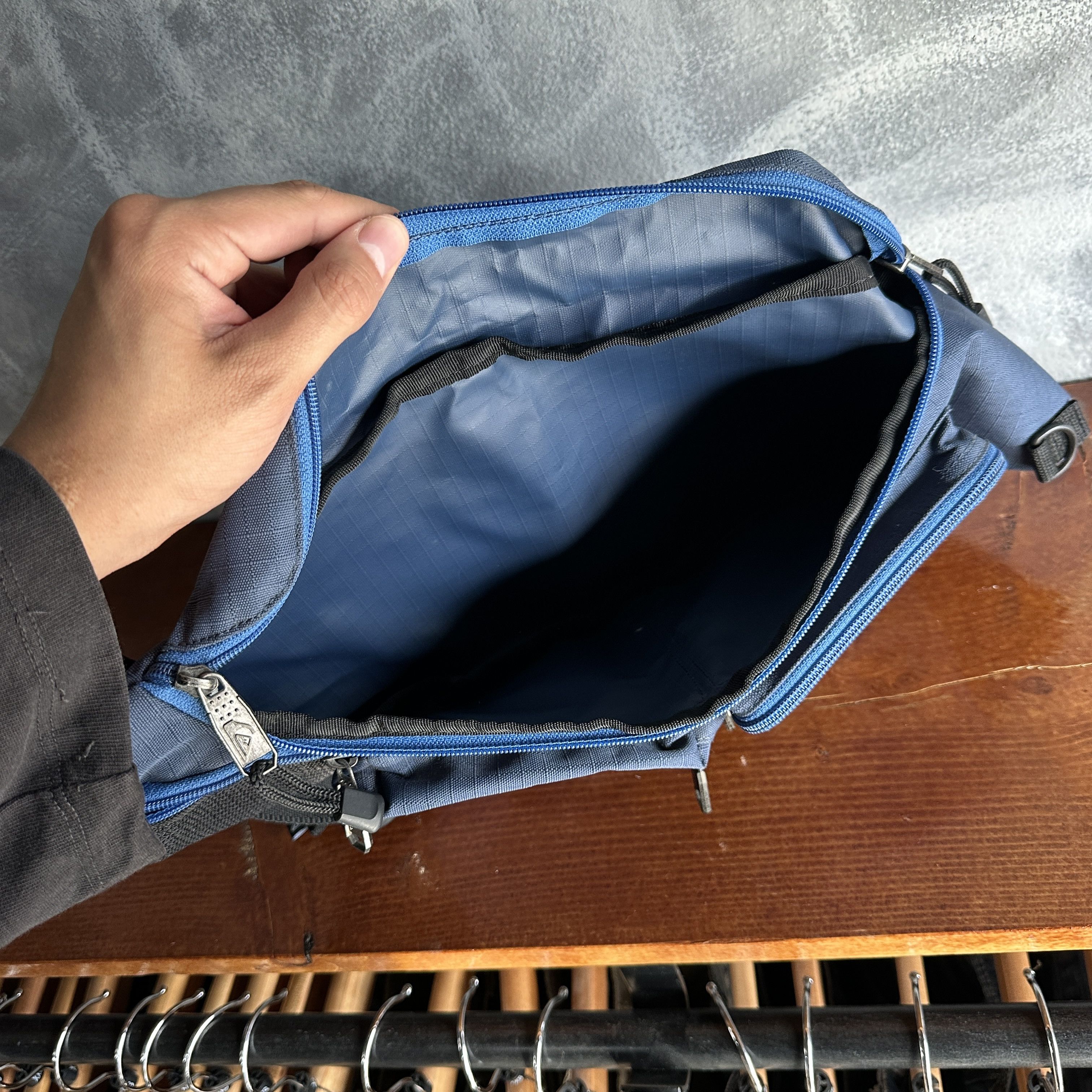 Quiksilver Vtg Quiksilver Waist Pack Fanny Pack Waist Bag Blue Rare Size ONE SIZE - 6 Thumbnail