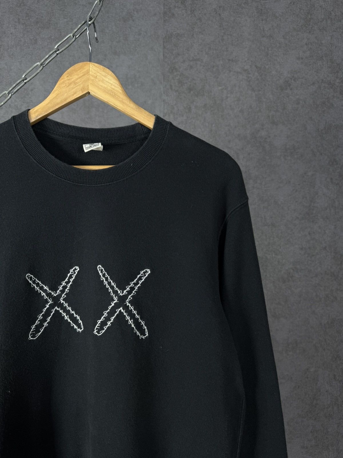Kaws × Uniqlo Kaws x Uniqlo cult designer sweatshirt Size US S / EU 44-46 / 1 - 3 Thumbnail