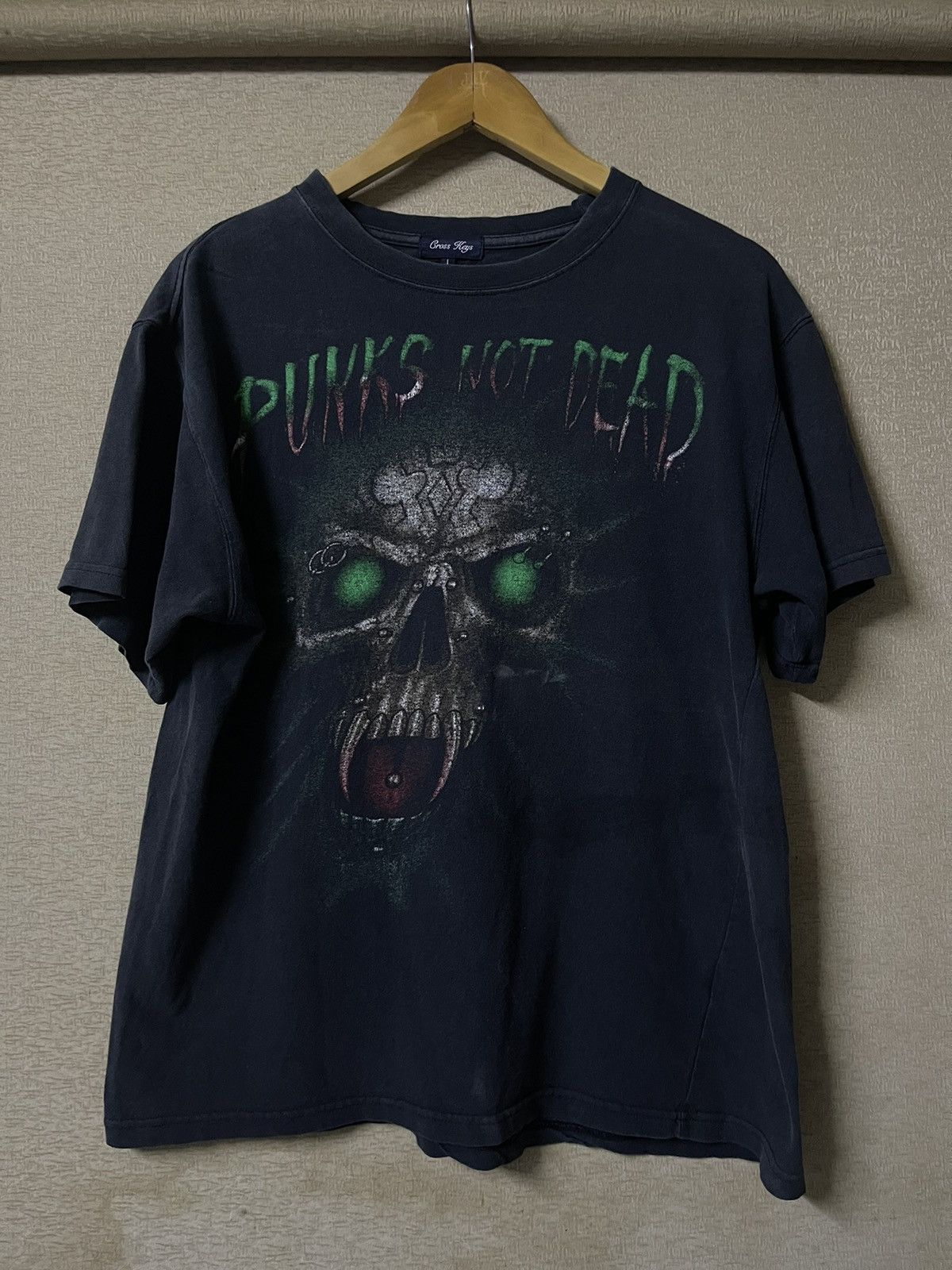 Japanese Brand Japan Cross Keys Punks Not Dead Mirror Punk Skull Tshirt Size US L / EU 52-54 / 3 - 1 Thumbnail