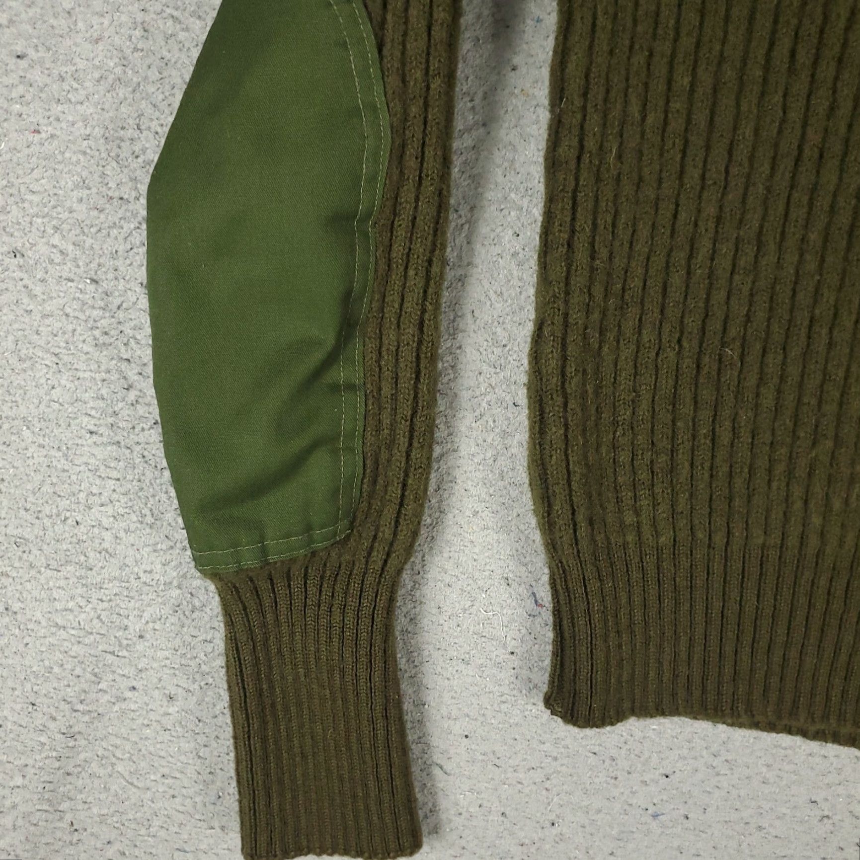 Vintage VINTAGE DSCP Valor Collection Sweater Men 38 Green Wool Pullover Crew Neck All Seasons Size US M / EU 48-50 / 2 - 3 Thumbnail