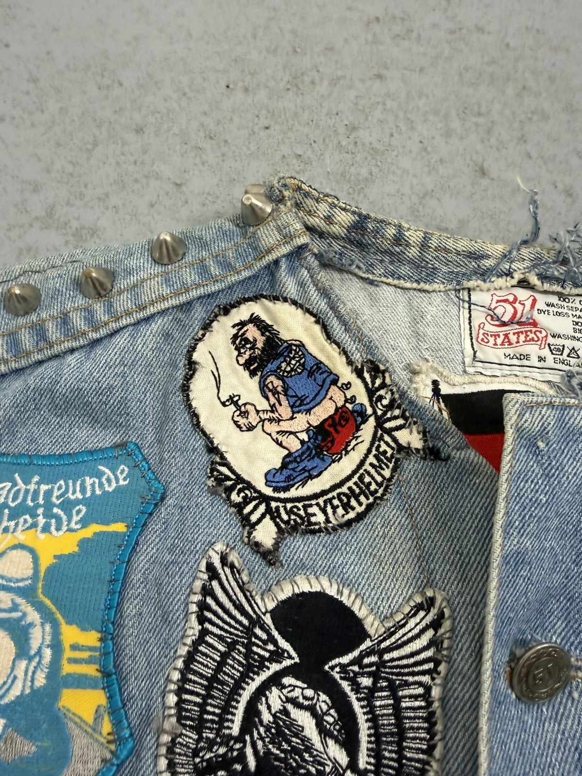Vintage Biker Gang 80s 51States Cut Embroidered Studded Patched Vest Size US L / EU 52-54 / 3 - 15 Thumbnail