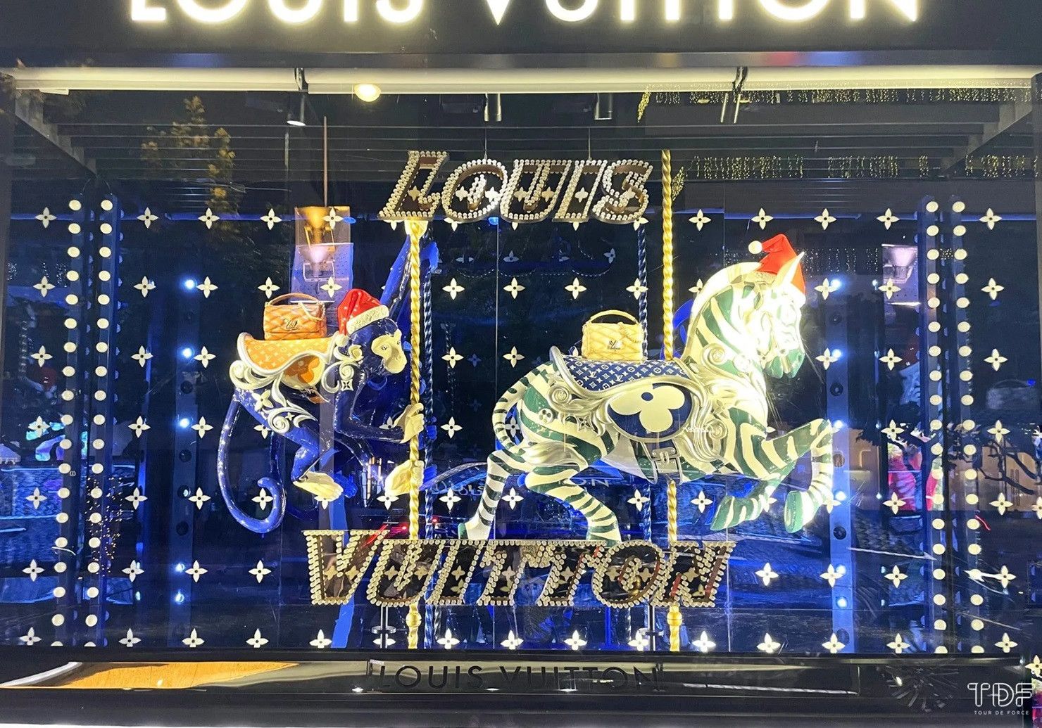 Louis Vuitton Louis Vuitton 2024 X'mas monogram carousel trunk ornament Size ONE SIZE - 4 Thumbnail