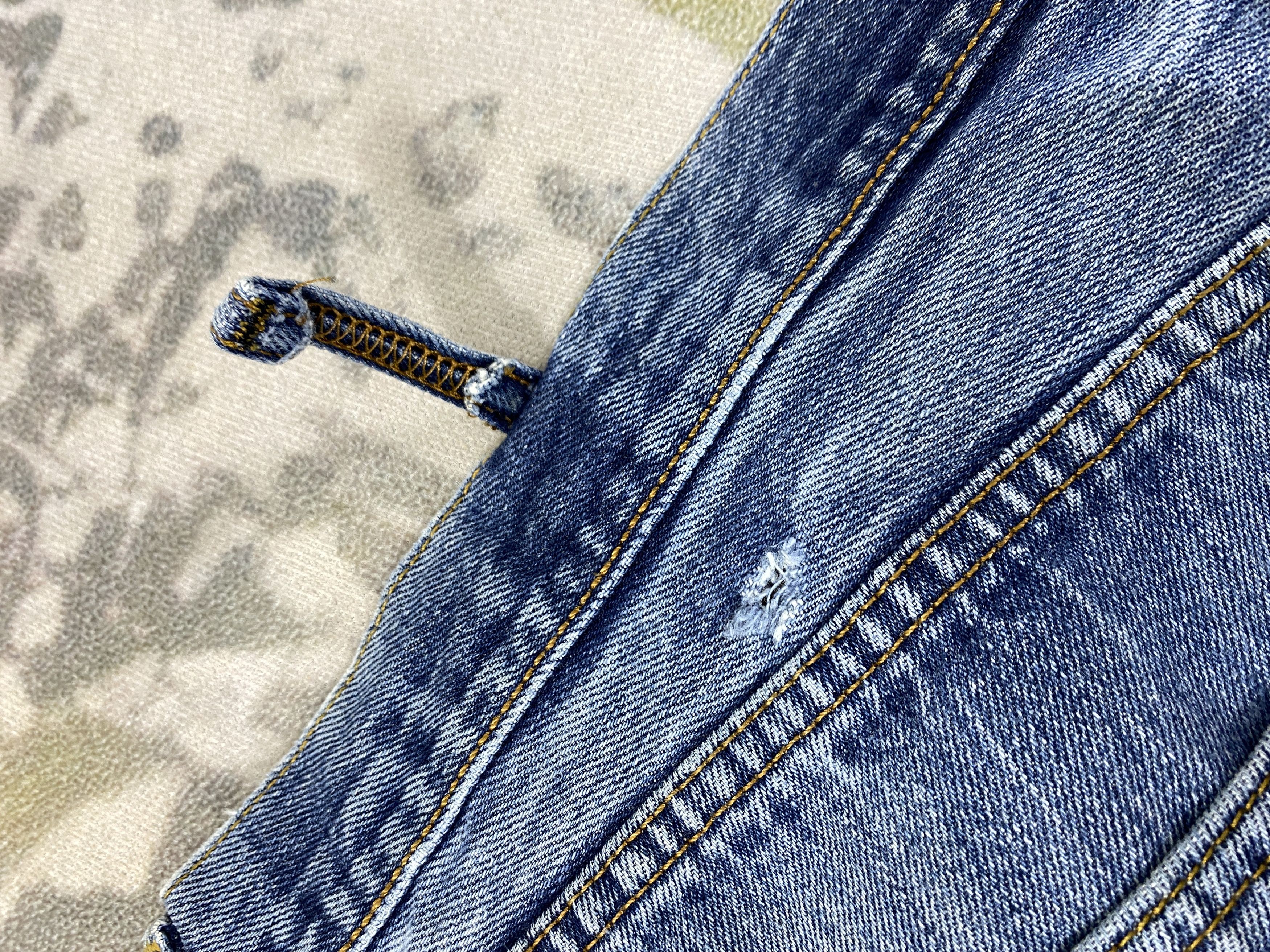 Levi's Blue Distressed Vintage Levi's Denim 41x31.5 -JN424 Size US 41 - 13 Thumbnail