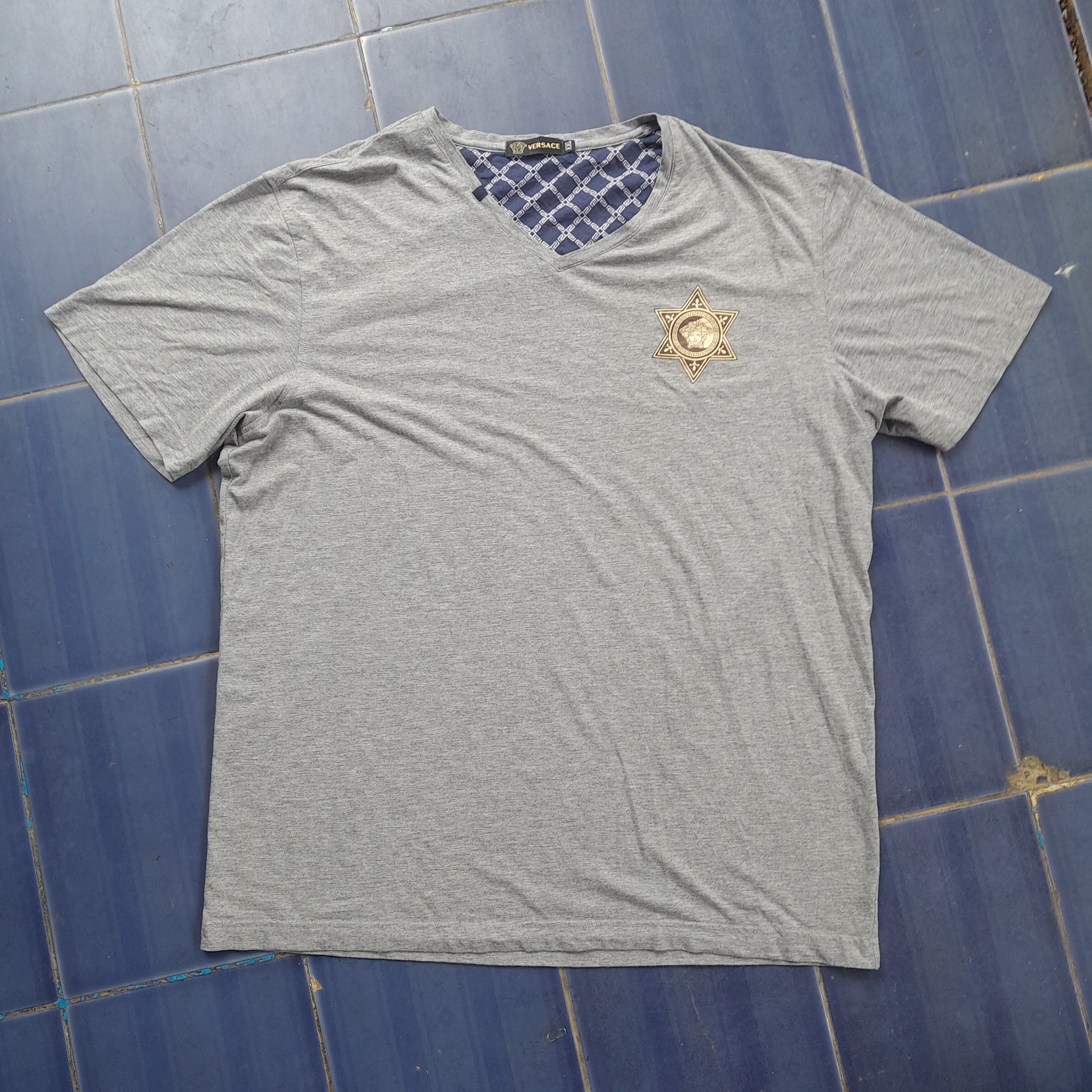 Designer × Versace Versace vneck Size US L / EU 52-54 / 3 - 1 Thumbnail