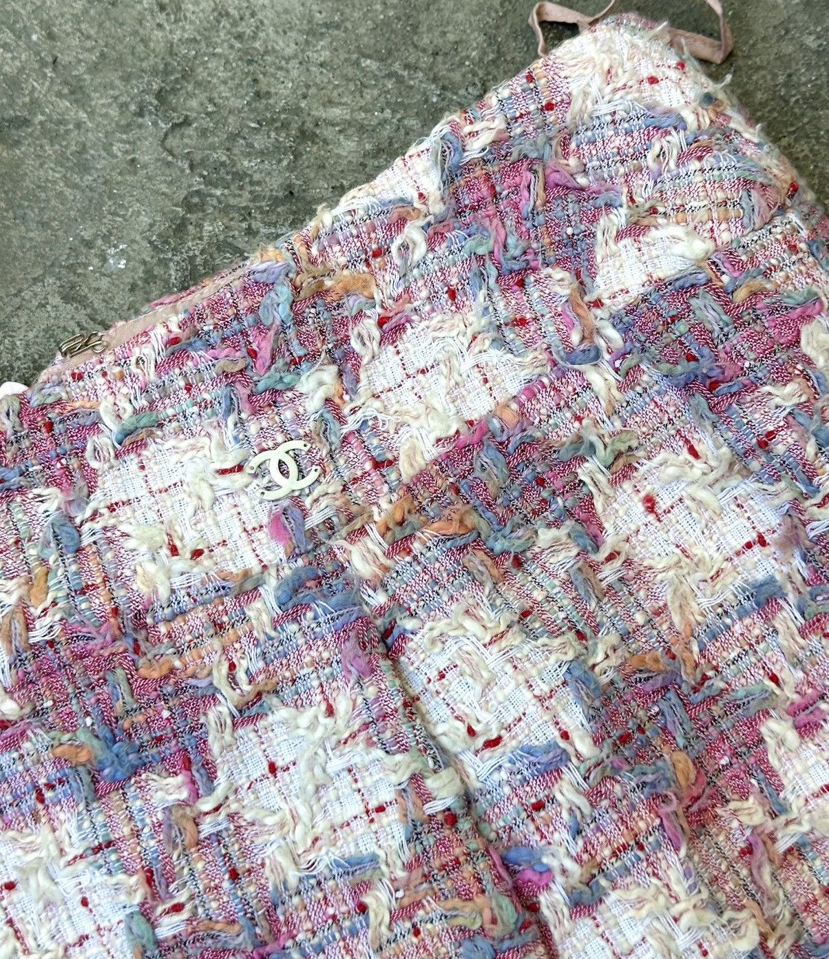 Chanel Chanel - Karl Lagerfeld S/S04 Chanel Coco CC Logo Candy Pink Size 25" / US 0 / IT 36 - 4 Thumbnail