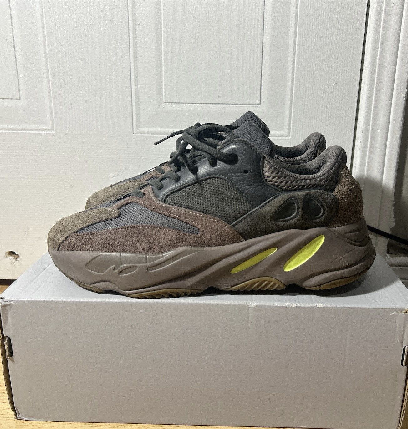 Adidas Yeezy Boost 700 Mauve Size US 9 / EU 42 - 2 Thumbnail