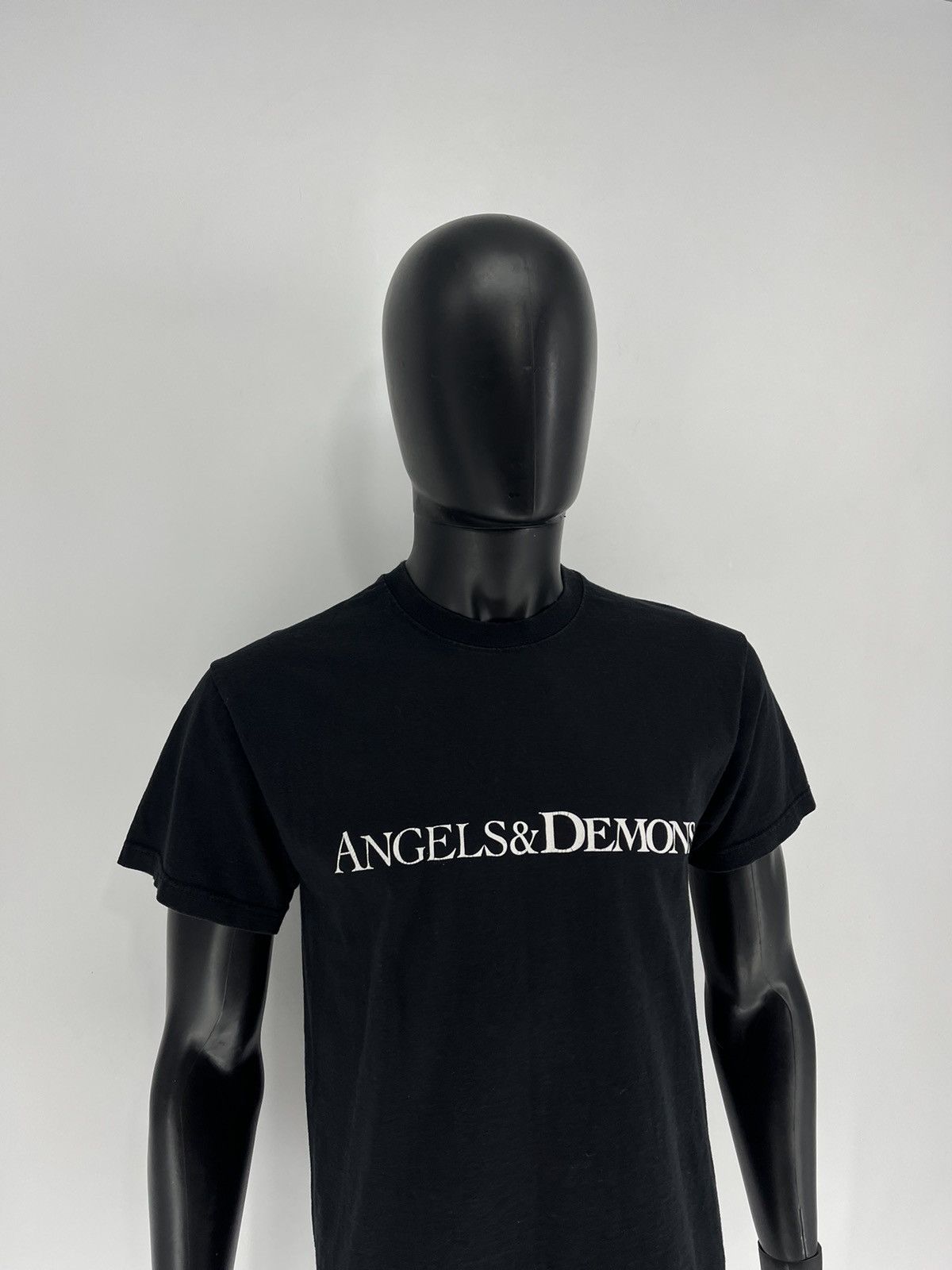 Vintage Vintage Angels And Demons Movie Graphic Tee Tom Hanks Rare Size US M / EU 48-50 / 2 - 4 Thumbnail