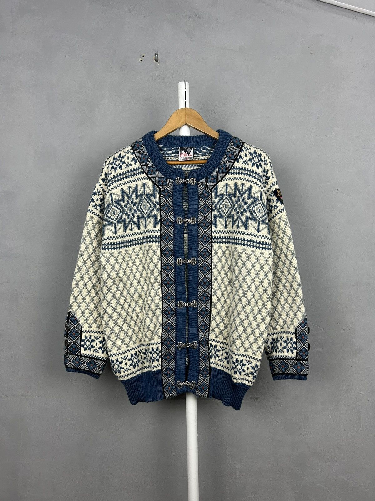 Dale Of Norway Dale of Norway Nordic Cardigan Sweater Pewter clasps Size-L Size US L / EU 52-54 / 3 - 1 Thumbnail