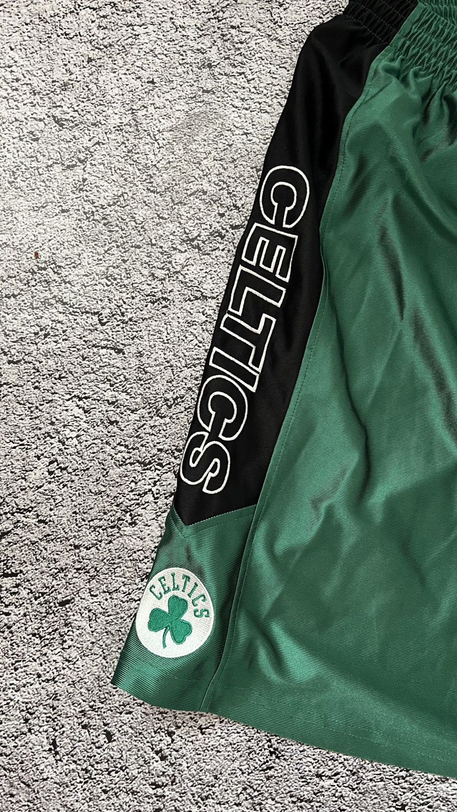 NBA × Nike × Vintage VTG 90’s Boston Celtics NBA nike vintage shorts Size US 38 / EU 54 - 2 Thumbnail