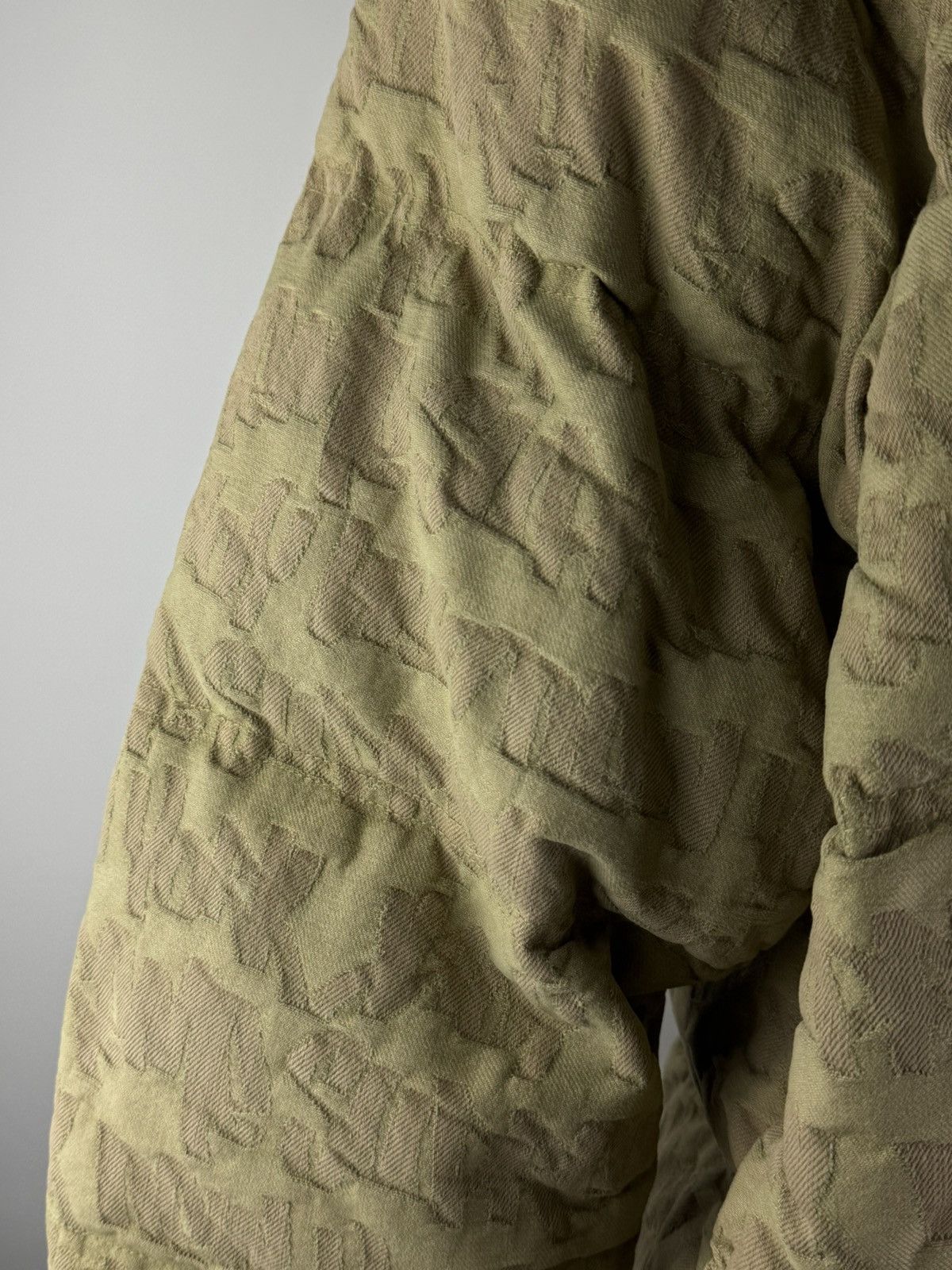 Supreme 🇺🇸 Supreme SS22 Fat Tip Jacquard Denim Puffer Jacket Olive Size US M / EU 48-50 / 2 - 3 Thumbnail