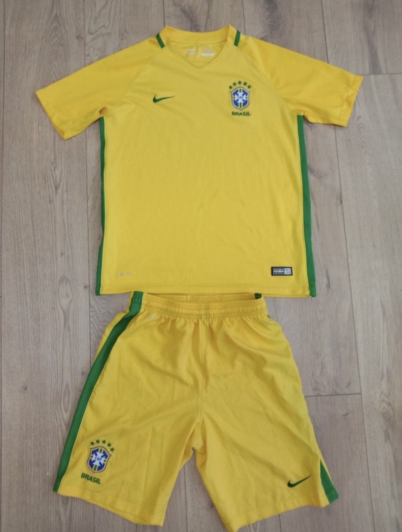Vintage Nike Brasil soccer jersey + shorts size Xs/S