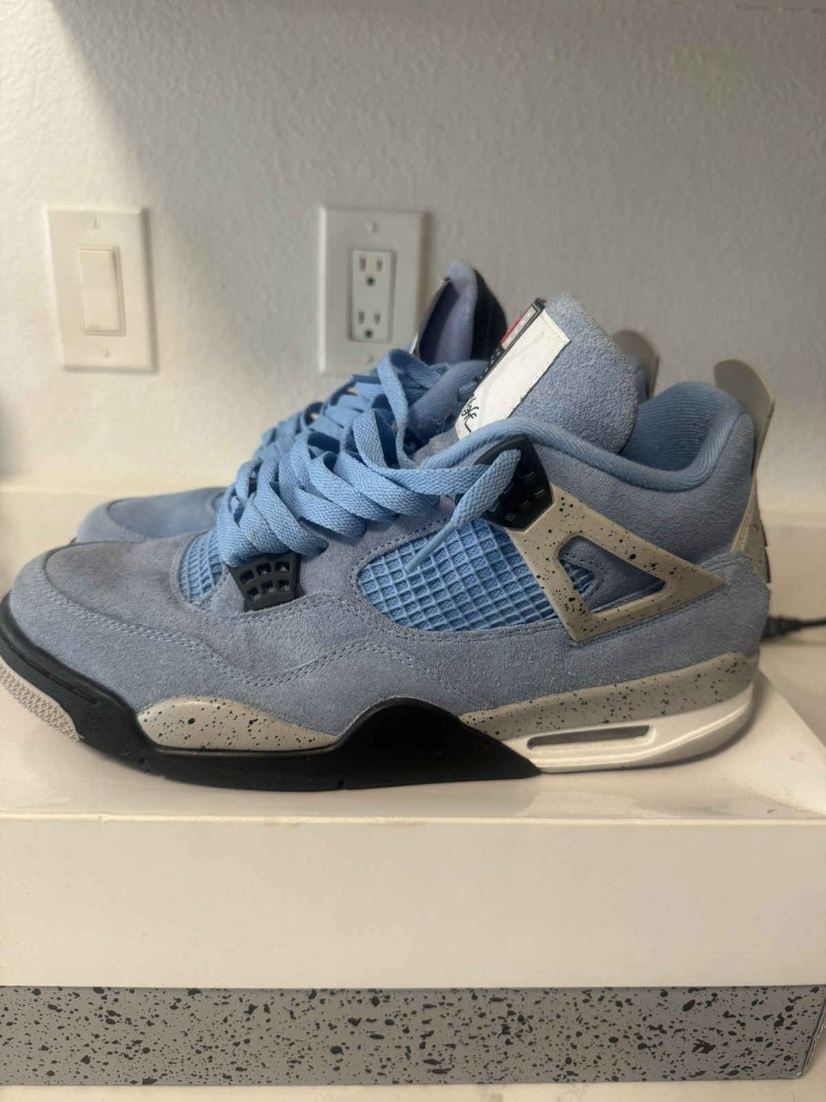 Nike Air Jordan unc 4 10.5 Size US 10.5 / EU 43-44 - 2 Thumbnail