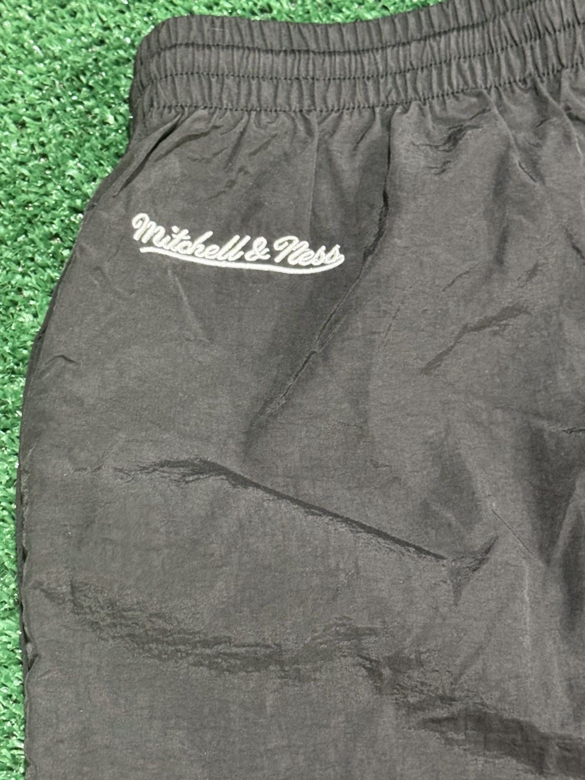 Mitchell & Ness Mitchell N Ness NBA Team Essentials Nylon Shorts Bulls Size US 28 / EU 44 - 3 Thumbnail