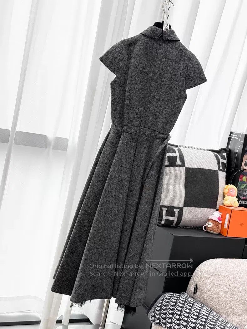 Dior Dior Puff sleeve pleated elegant large skirt dress dress s Size XS / US 0-2 / IT 36-38 - 3 Thumbnail