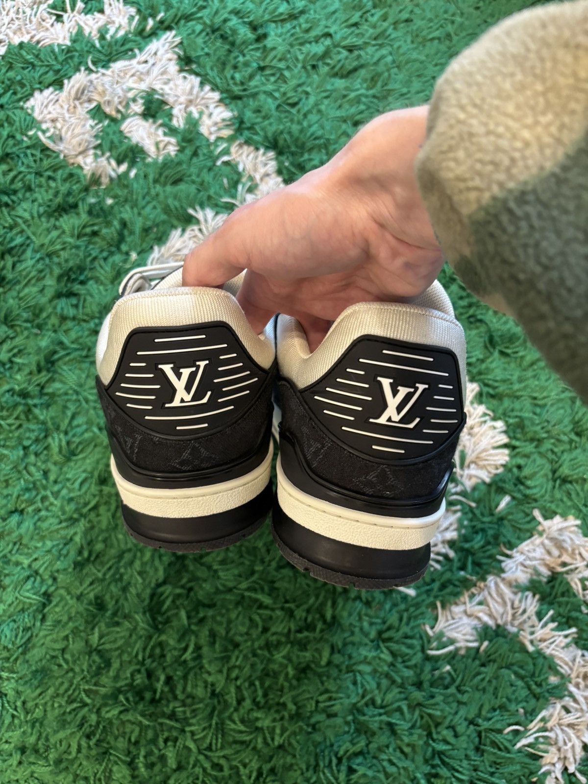 Louis Vuitton Louis Vuitton Trainer White/Black Denim Size US 10.5 / EU 43-44 - 8 Thumbnail