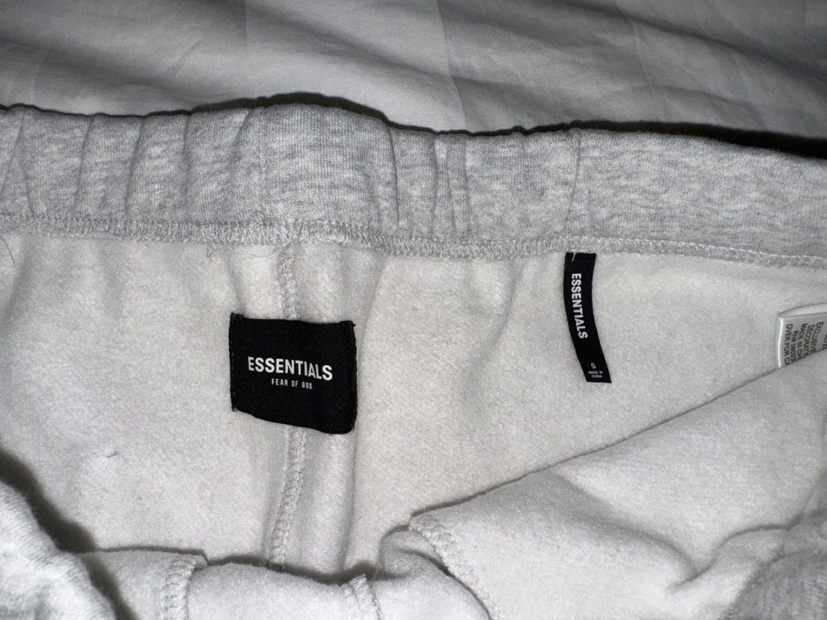 Essentials × Fear of God Sweat Shorts Reflective Size US 30 / EU 46 - 4 Thumbnail