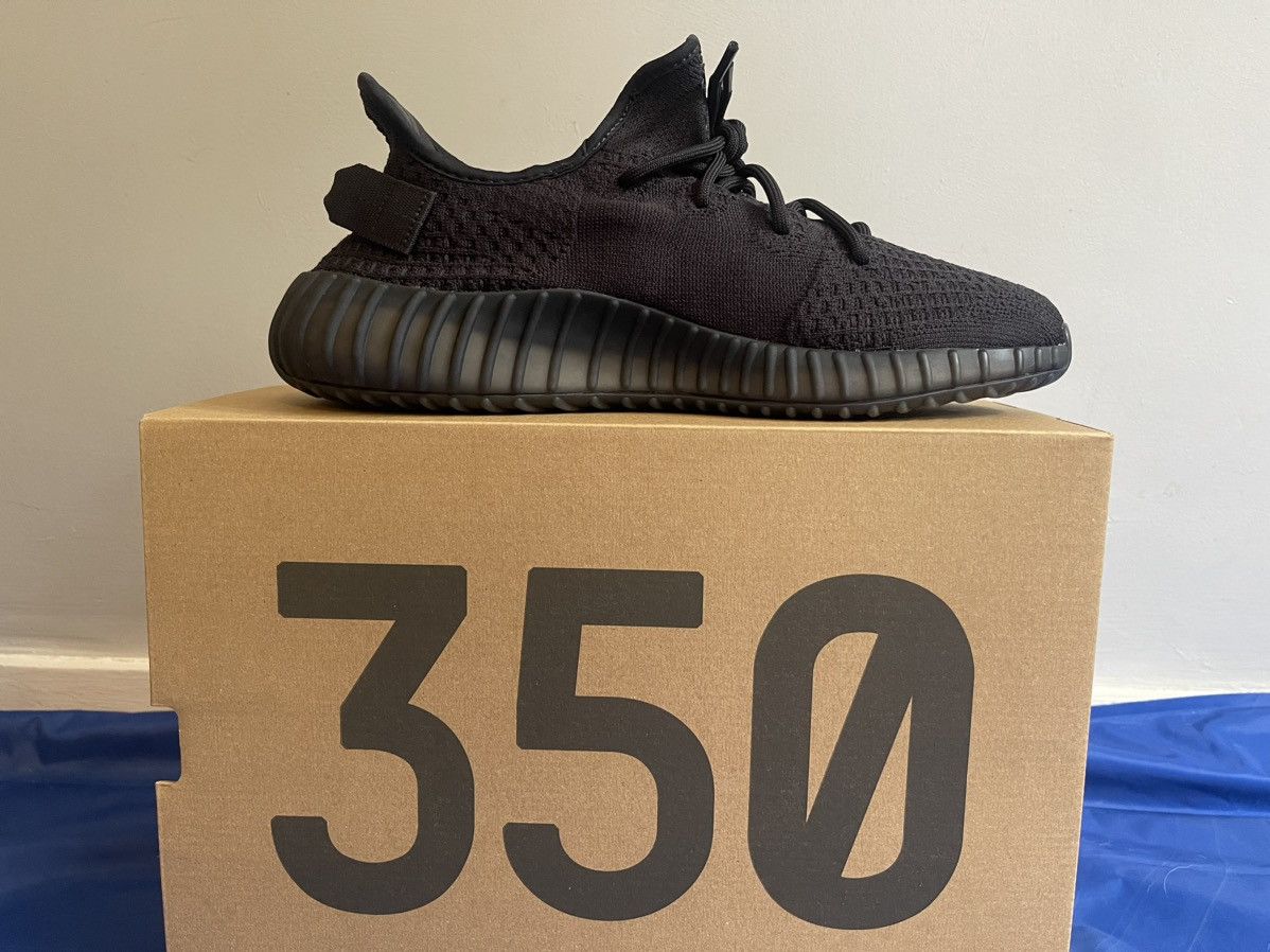 Yeezy Yeezy 350 V2 Onyx V2 Size US 10 / EU 43 - 4 Thumbnail