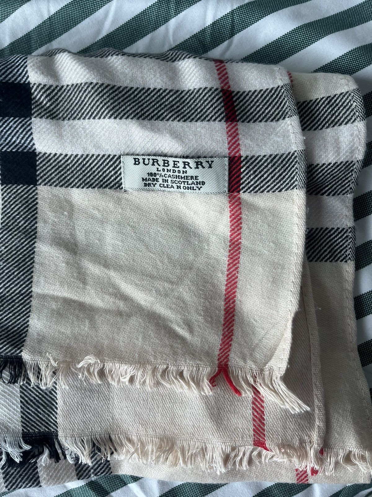 Burberry Classic Burberry scarf Size ONE SIZE - 3 Thumbnail
