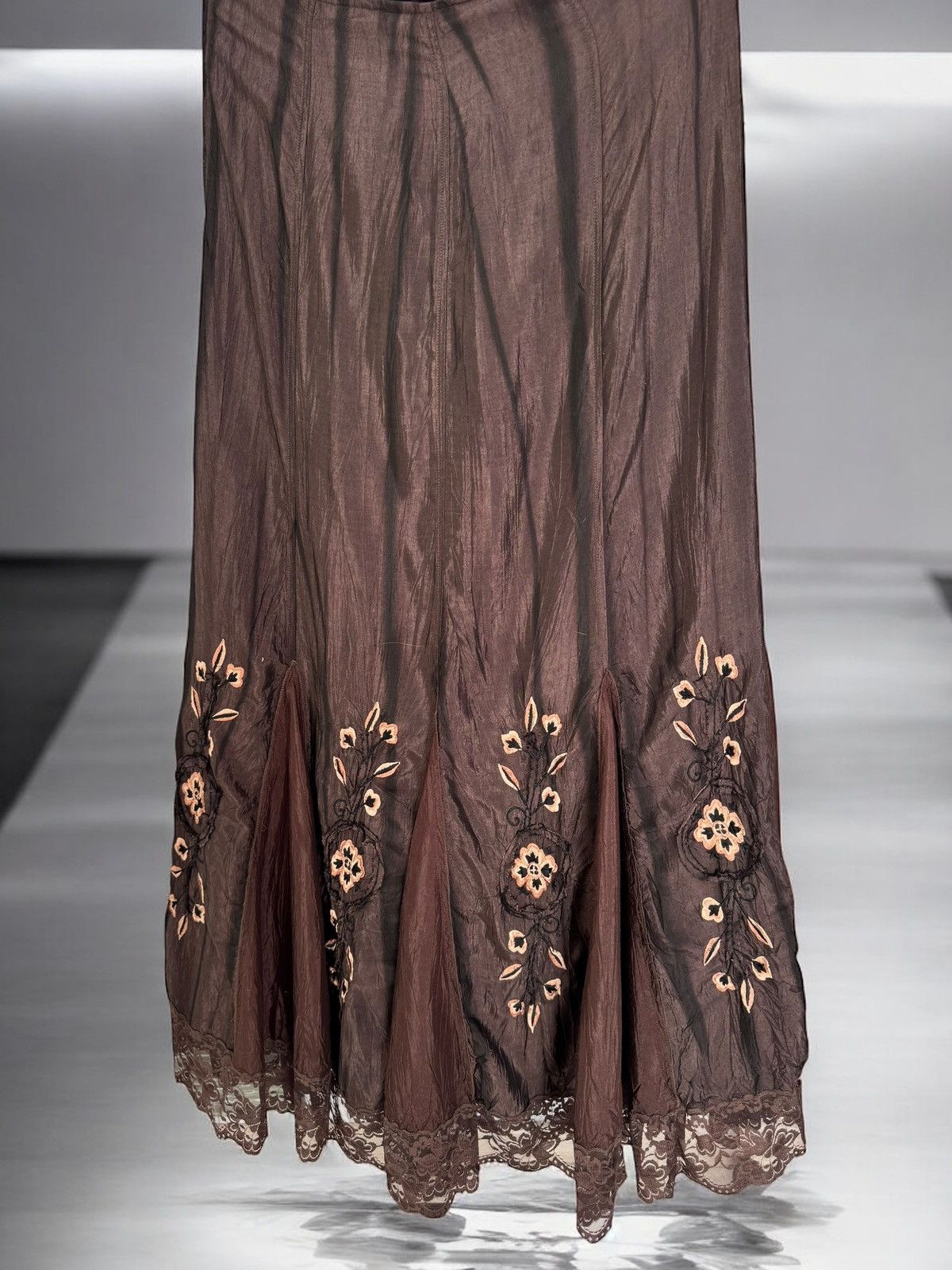 Hysteric Glamour × Vintage Amazing Vintage Floral Lace Details Boho Gothic Maxi Skirt Size 27" / US 4 / IT 40 - 2 Thumbnail