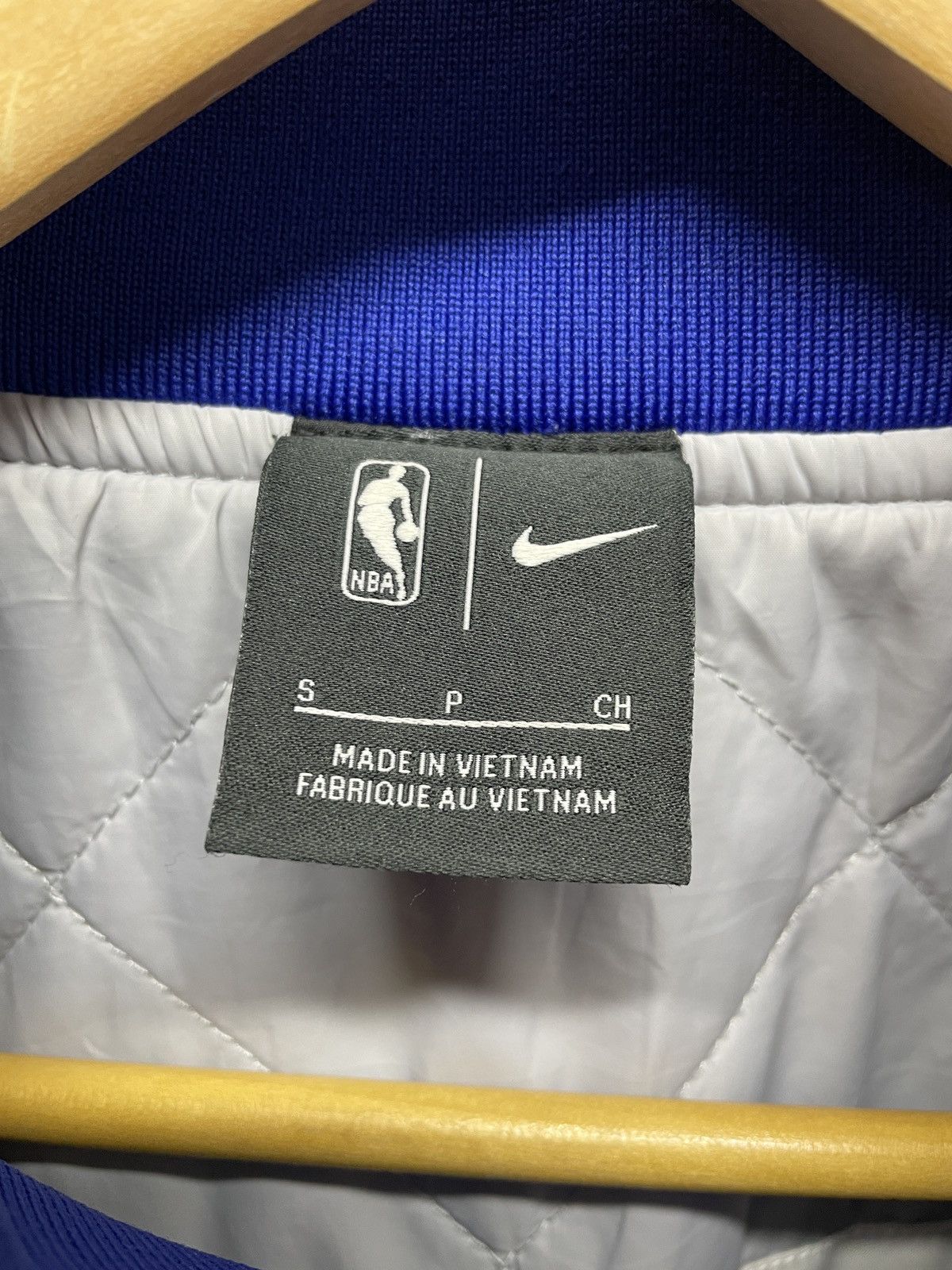 Jordan Brand Vintage Nike NBA Satin Y2K Drill Nylon Bombers Jacket Size US S / EU 44-46 / 1 - 11 Thumbnail