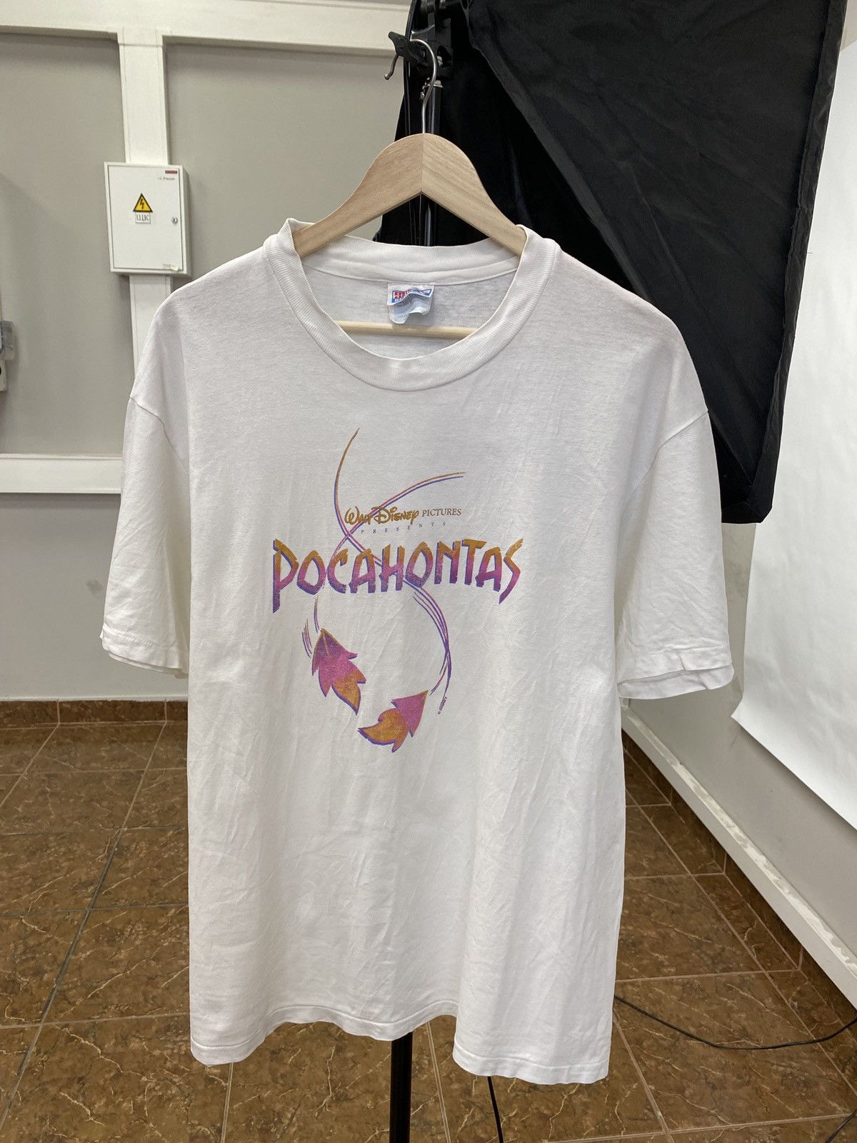 Hanes 🇺🇸 Vintage 90s Pocahontas Walt Disney Pictures Movie T-Shirt Size US L / EU 52-54 / 3 - 1 Thumbnail