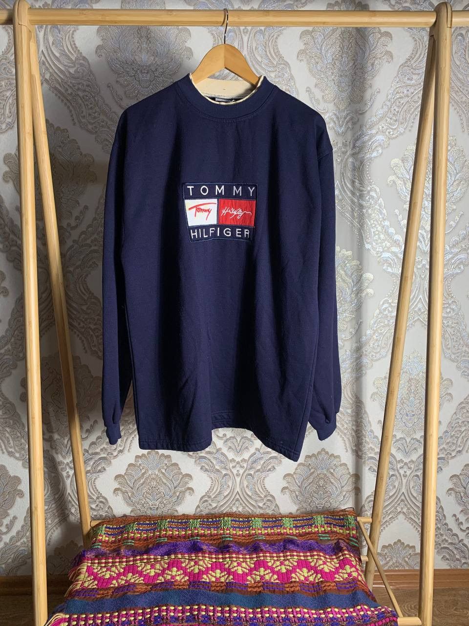 Tommy Hilfiger VINTAGE TOMMY HILFIGER JEANS BIG LOGO SWEATSHIRT RETRO 90s Size US XL / EU 56 / 4 - 1 Thumbnail
