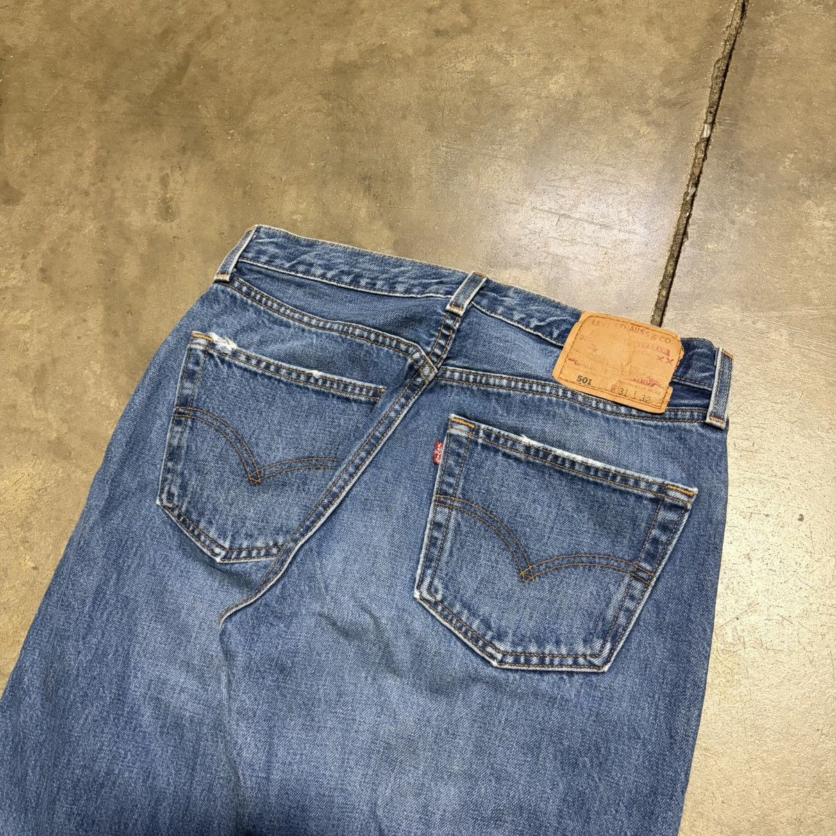Levi's Vintage Levis 501 Straight Fit Jeans Button Fly Fade 90s USA Size US 33 - 9 Thumbnail