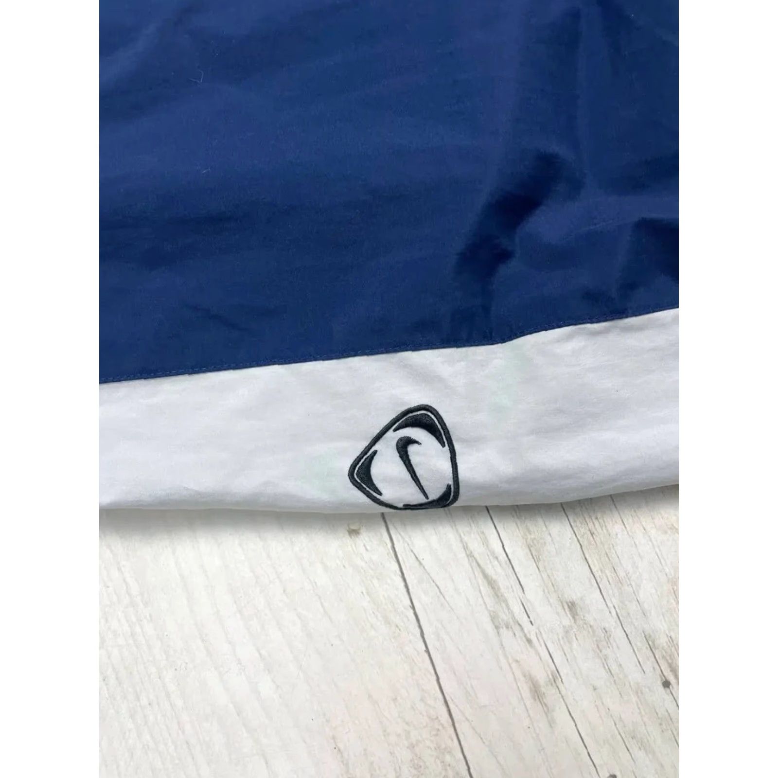 Nike VINTAGE Nike Track Pants Men Size M Blue Nylon Striped Swoosh Size US 31 - 5 Thumbnail