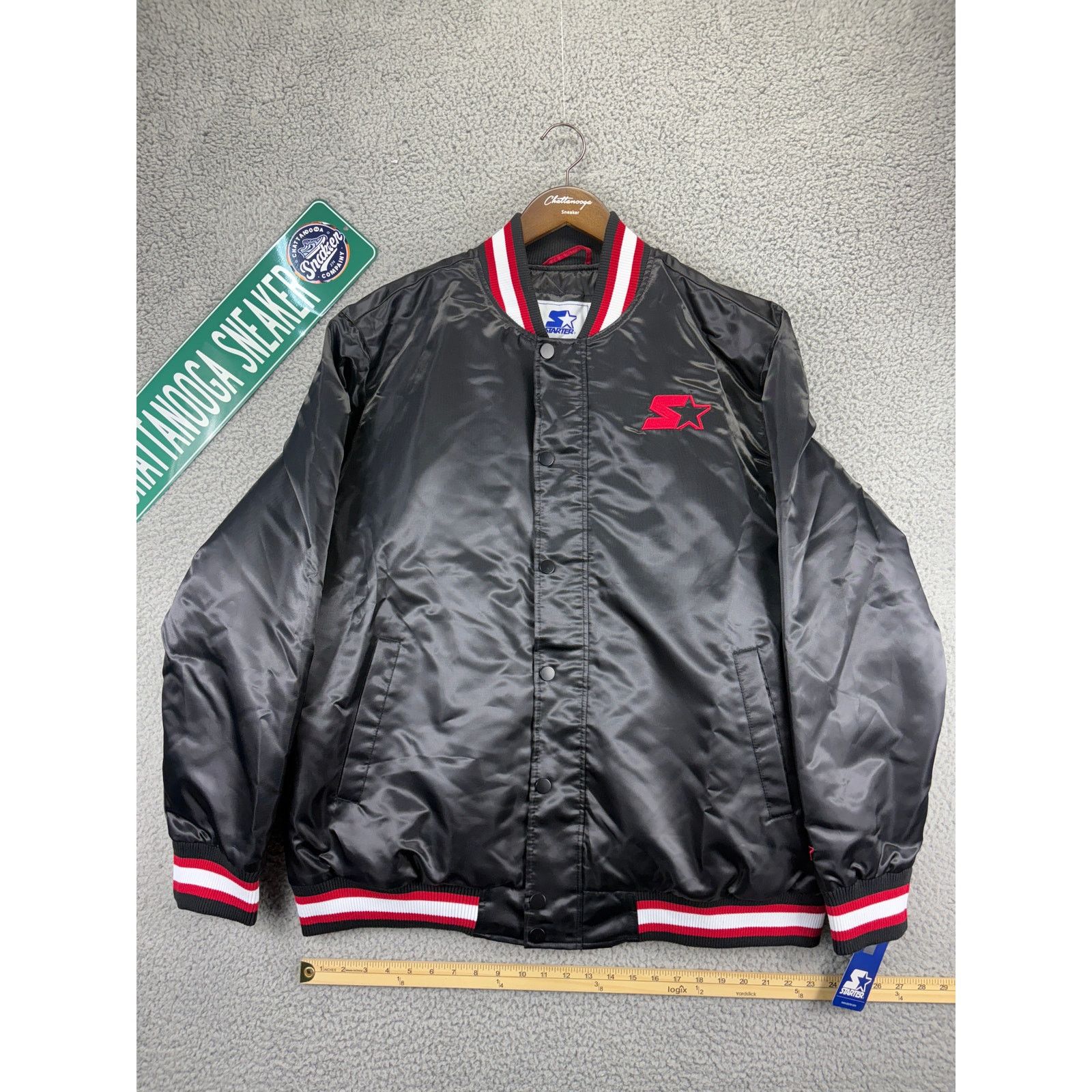 NFL Starter Retro Satin Varsity Bomber Jacket Mens 2XL Black Red Size US XXL / EU 58 / 5 - 1 Thumbnail