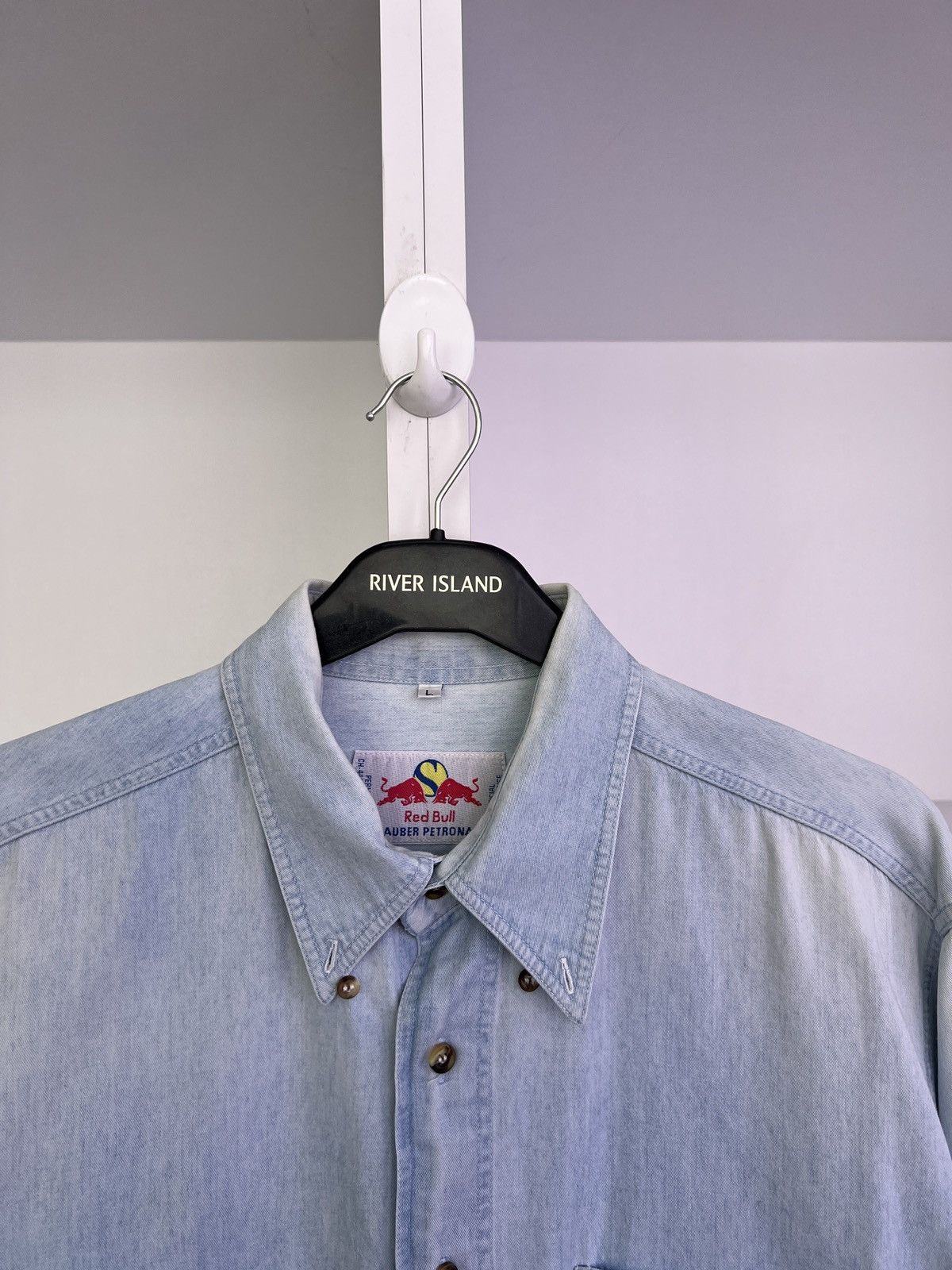 Red Bull × Vintage Vintage Petronas Red Bull Racing Button Up shirt Size US L / EU 52-54 / 3 - 9 Thumbnail