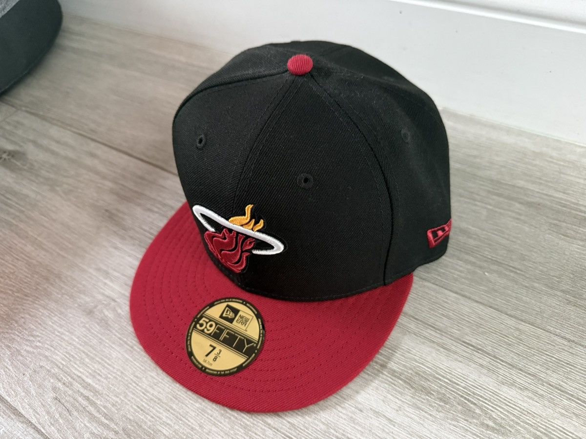 New Era Miami Heat New Era 59FIFTY 2 Tone Black Red Fitted Sz 7 3/8 Size ONE SIZE - 5 Thumbnail