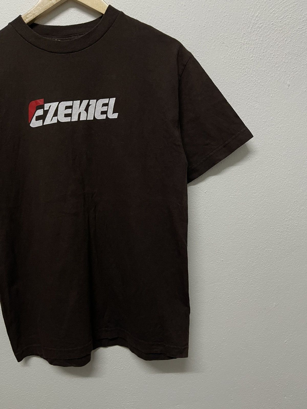 Ezekiel × Vintage VINTAGE EZEKIEL SKATEBOARDING TSHIRT RARE BROWN COLOUR Size US M / EU 48-50 / 2 - 4 Thumbnail
