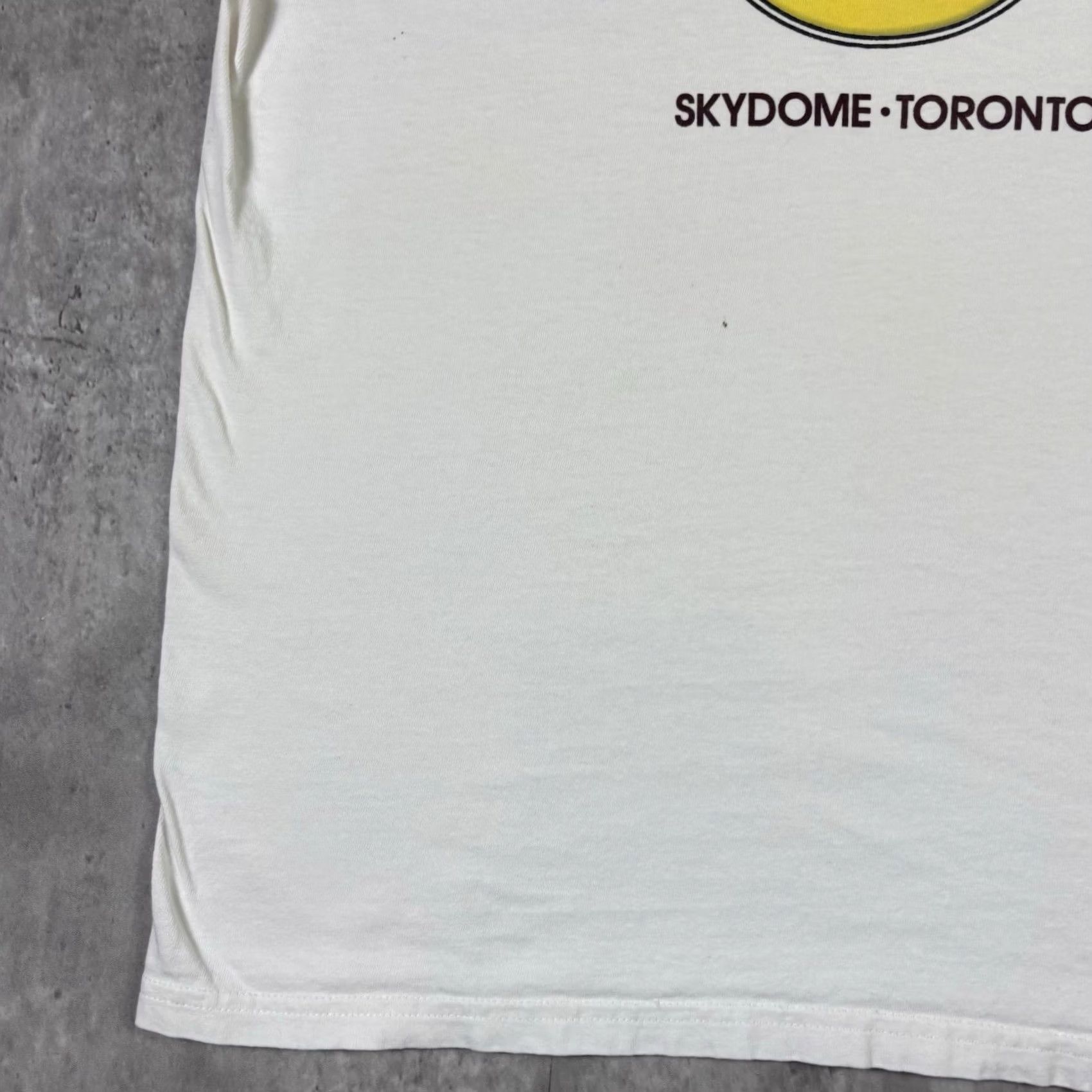 Hard Rock Cafe VINTAGE Hard Rock Cafe T Shirt Toronto White L Mens 90s Size US L / EU 52-54 / 3 - 6 Thumbnail