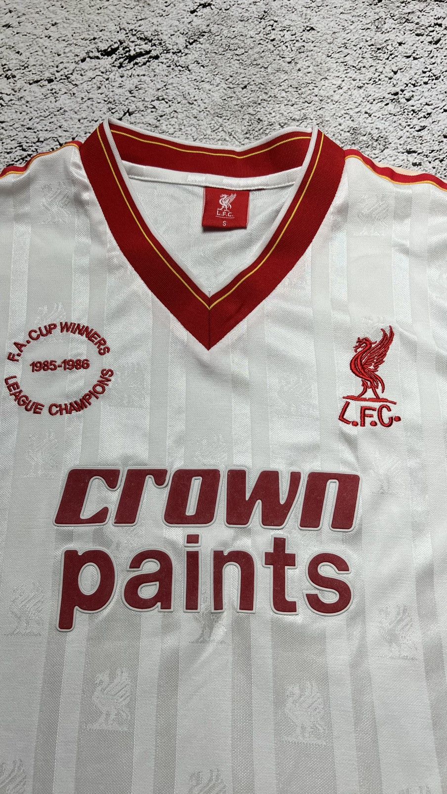 Other 1985-1986 Liverpool official merchandise FA Cup jersey Size US S / EU 44-46 / 1 - 3 Thumbnail