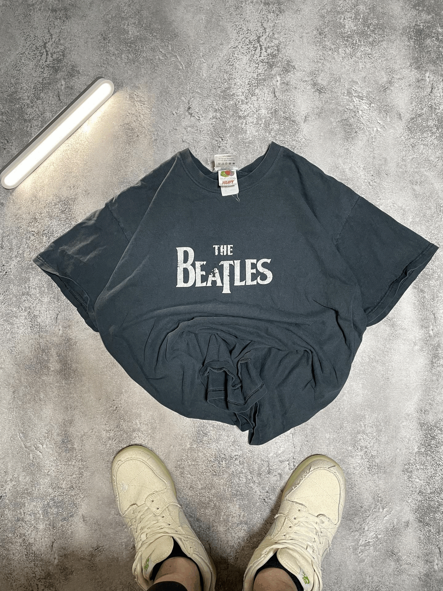 Band Tees Vintage 2005 The Beatles tee sun faded big logo size XL Size US XL / EU 56 / 4 - 1 Thumbnail