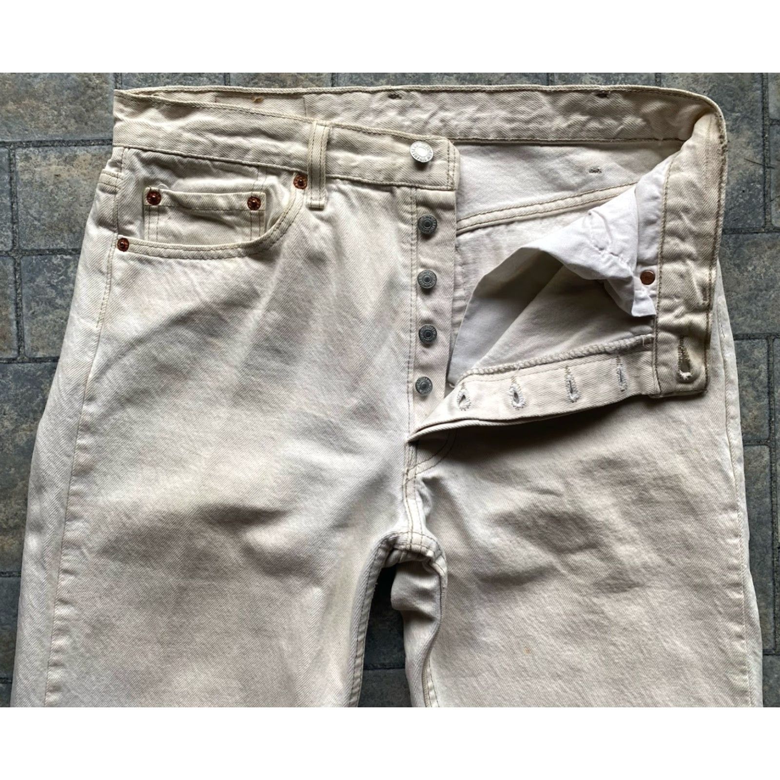 Levi's VINTAGE Levi’s 501 Jeans Mens 33x36 White Made In USA Flaws Damage Wear 90s VTG Pants Mens Jeans White 1994 Size US 33 - 6 Thumbnail