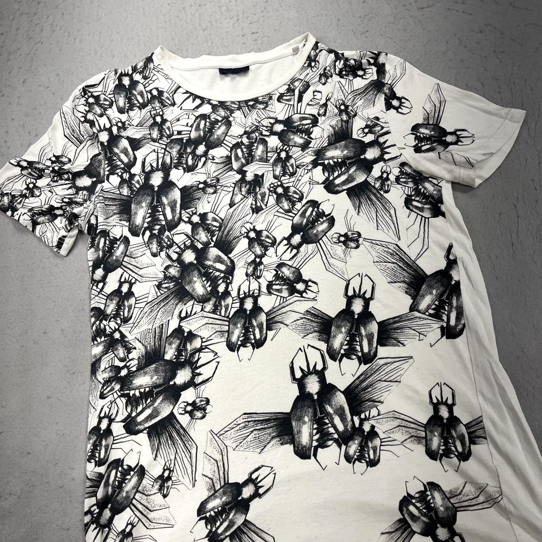 Lanvin Lanvin Shirt Mens Large White Crewneck Graphic Print T-Shirt Designer Front Insect AOP Fly Crew Neck Short Sleeve Size US L / EU 52-54 / 3 - 3 Thumbnail