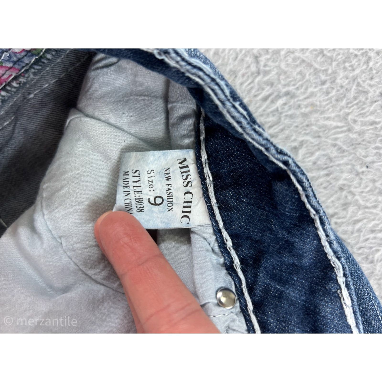 Vintage VINTAGE Miss Chic Jeans Capri Women Blue Denim Cotton Blend 9 Slim Fit 5-Pocket Embellished Rhinestone Bling Size 30" / US 8 / IT 44 - 5 Thumbnail