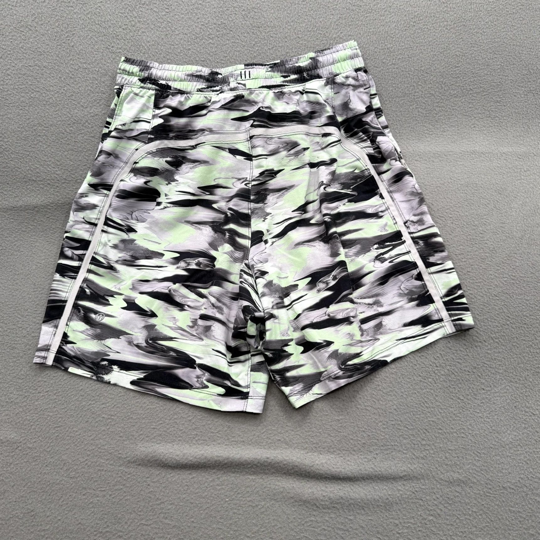 Lululemon Lululemon Shorts Mens Medium Green Black Camouflage Athletic Running Drawstring Pockets Lightweight Size US 31 - 2 Thumbnail